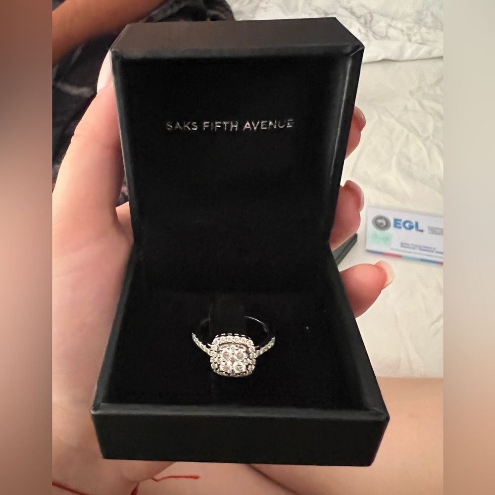 White gold ring with 39 natural diamonds